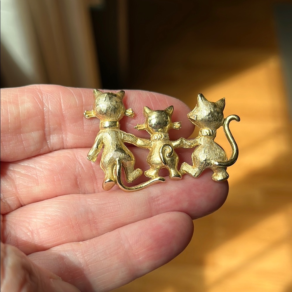 Trio of mice holding hands gold tone brooch